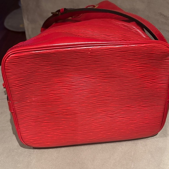 Louis Vuitton Red Bucket Epi genuine vintage Shoulder Bag - Picture 6 of 7